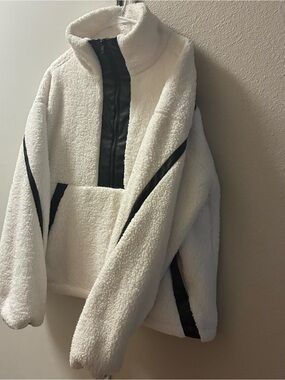 Erin Oprea Basics Cozy White Teddy Jacket with Black Trim Women’s XL